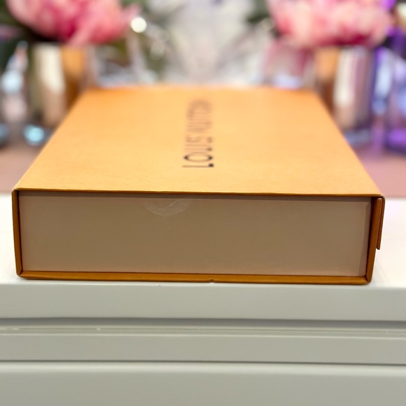 Louis Vuitton Magnetic Closure Box - Picture 4 of 10